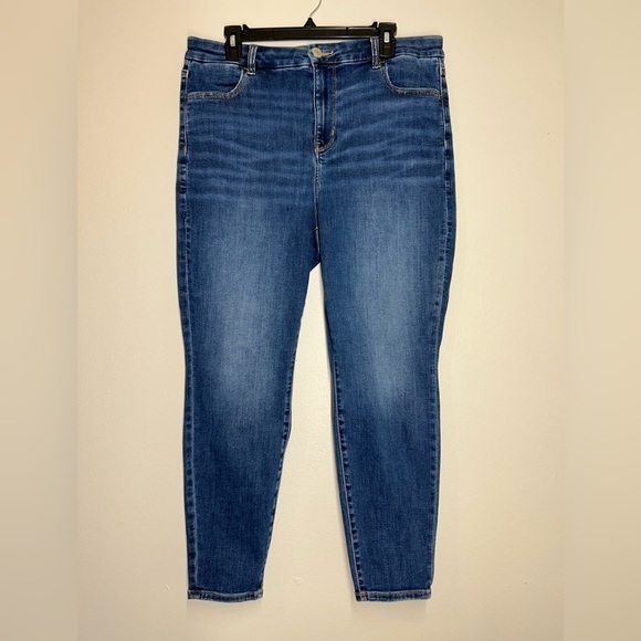 American Eagle Outfitters Curvy Hi-Rise Jegging -‎ Size 16 Short - EUC - Picture 1 of 11